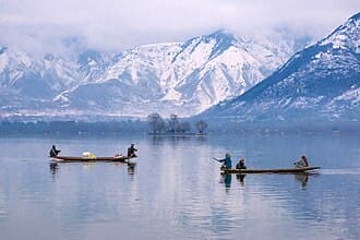 Kashmir Honeymoon Package 5 Days (Dal Lake Houseboat + Gulmarg Snow)